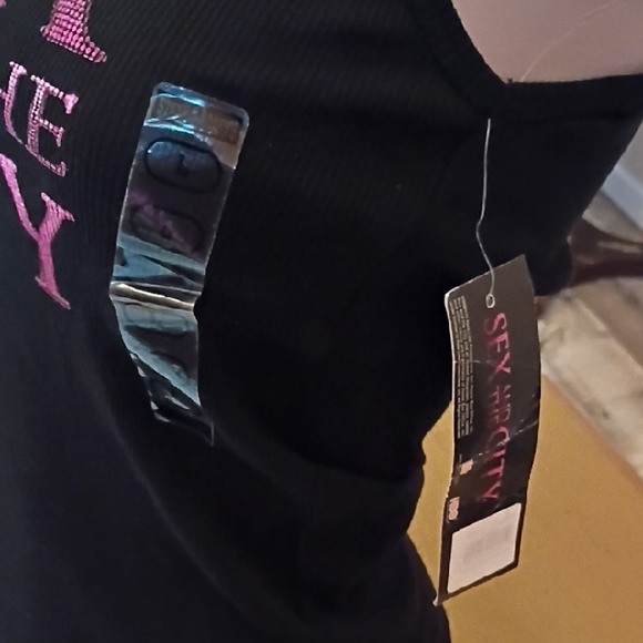 Black 'Sex and the City' Tank Top - Picture 3 of 4